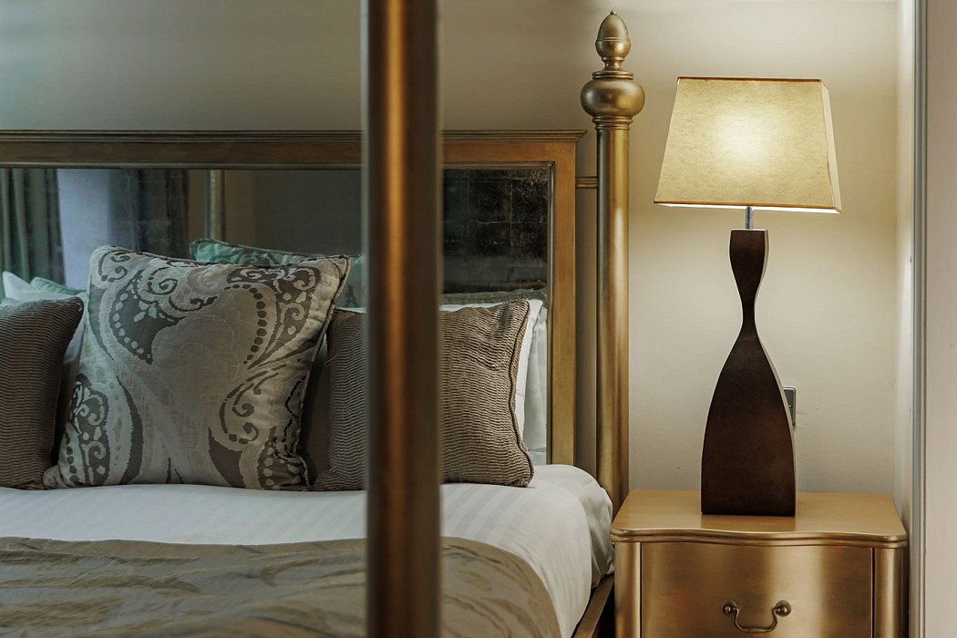 Honeymoon Suites